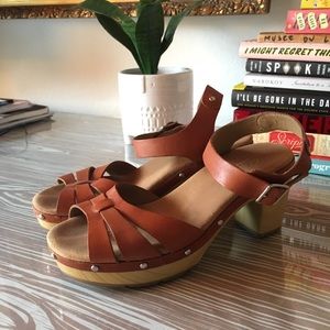 Clark’s Ledella Trail Sandal in Tan Leather
